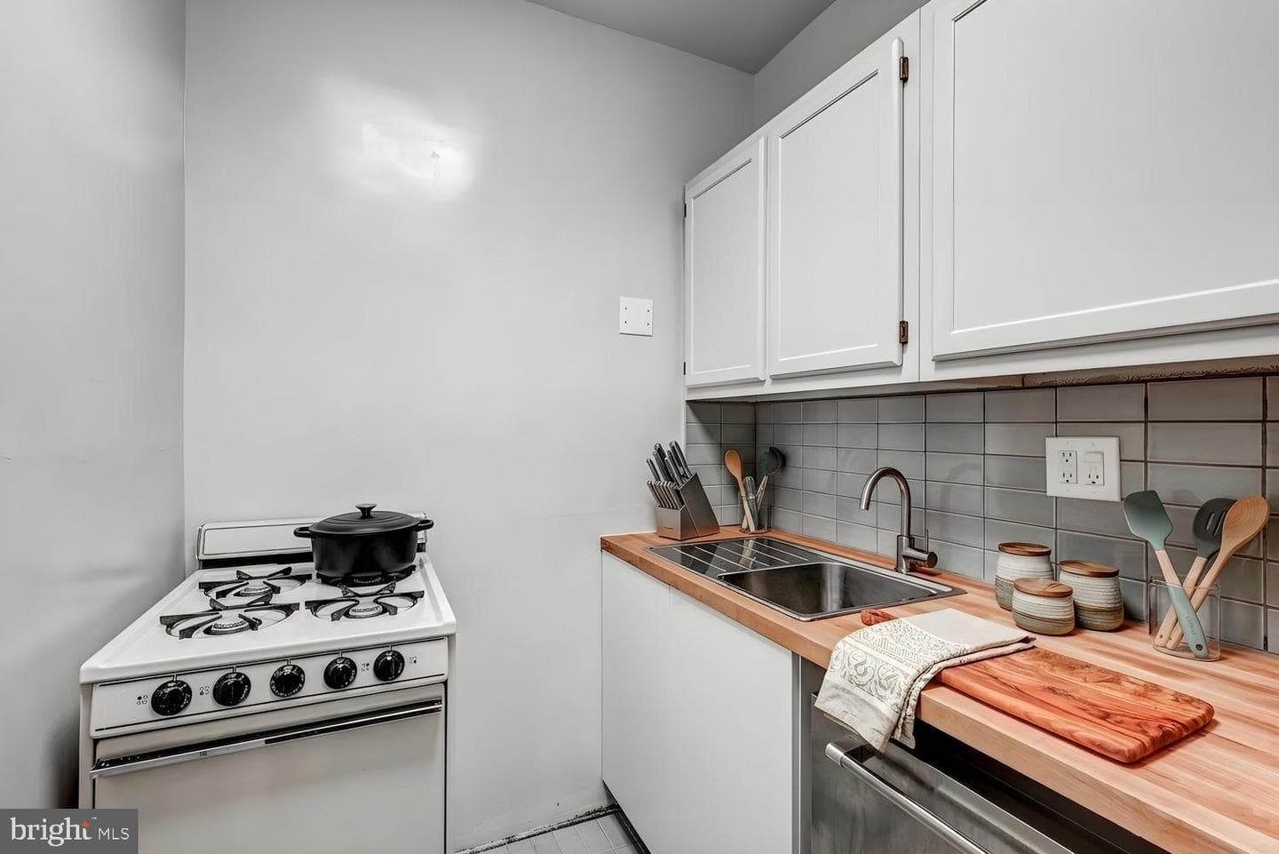 700 Washington Place #1b photo 18