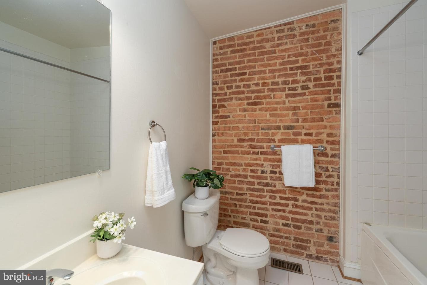 3233 Foster Avenue photo 26