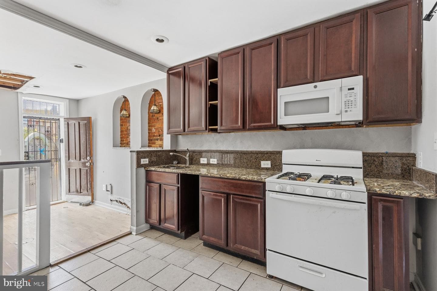 517 Callender Street photo 9
