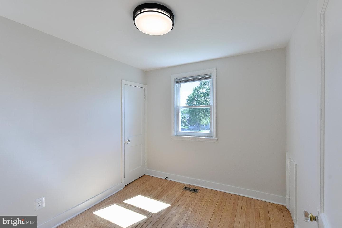 3617 N Rogers Avenue photo 26