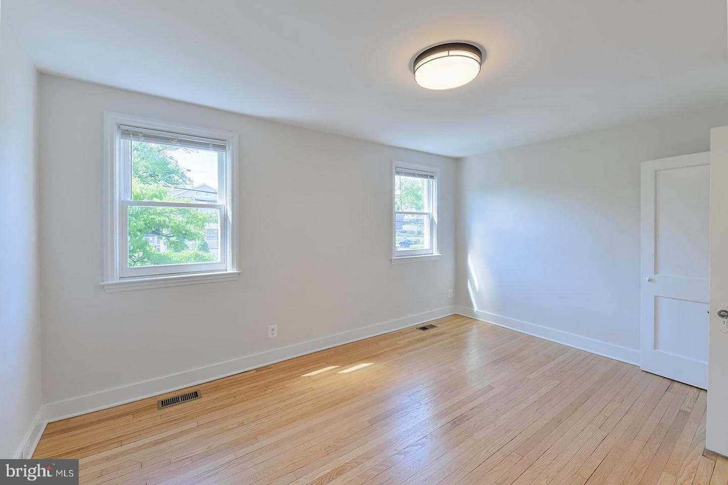 3617 N Rogers Avenue photo 31