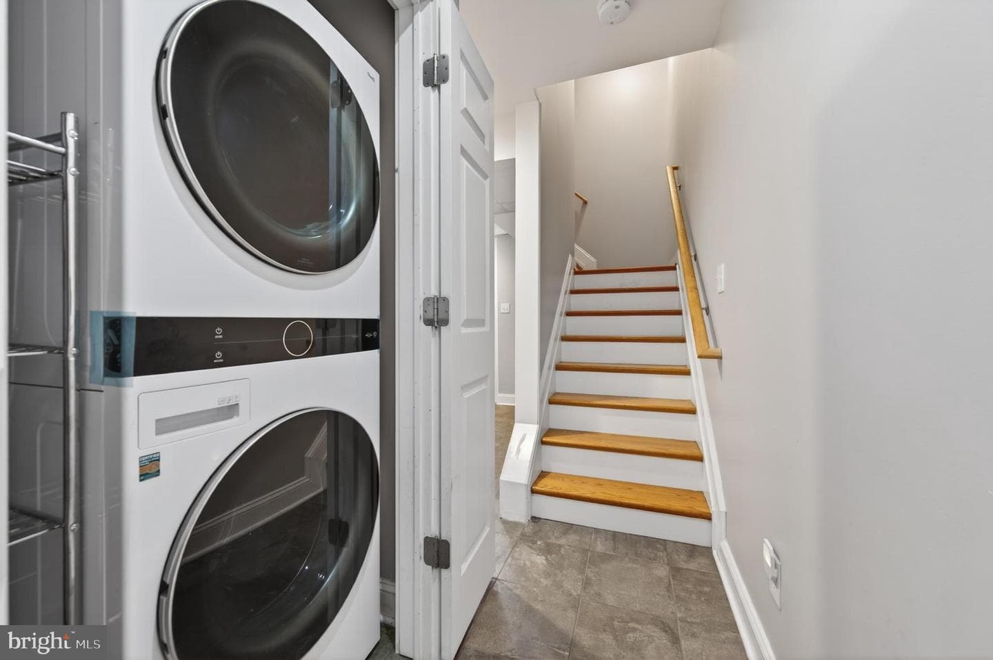 1004 Baylis Street photo 37