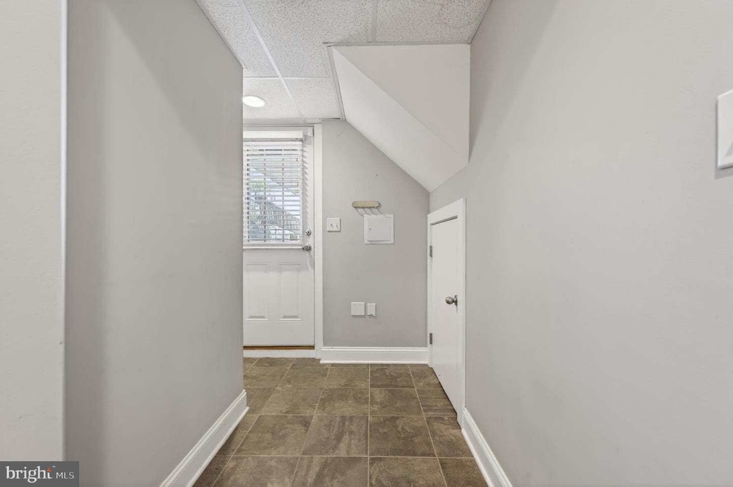 1004 Baylis Street photo 38