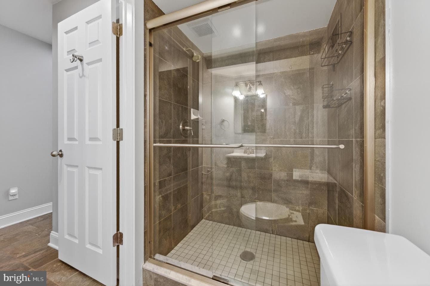 1004 Baylis Street photo 43