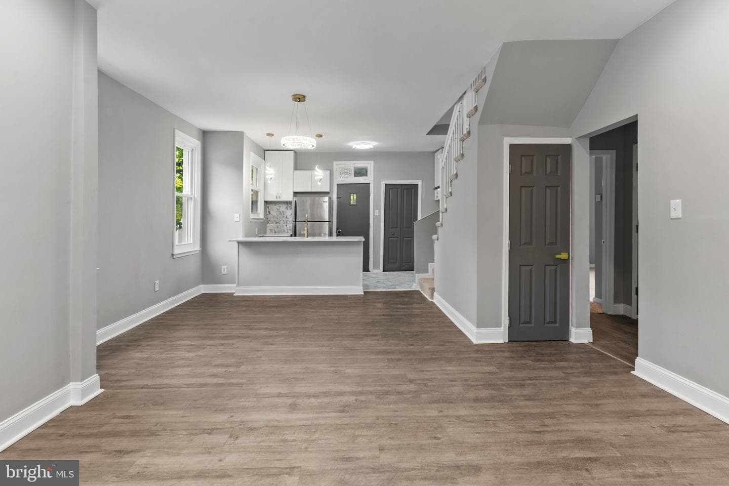 5515 Stonington Avenue photo 4