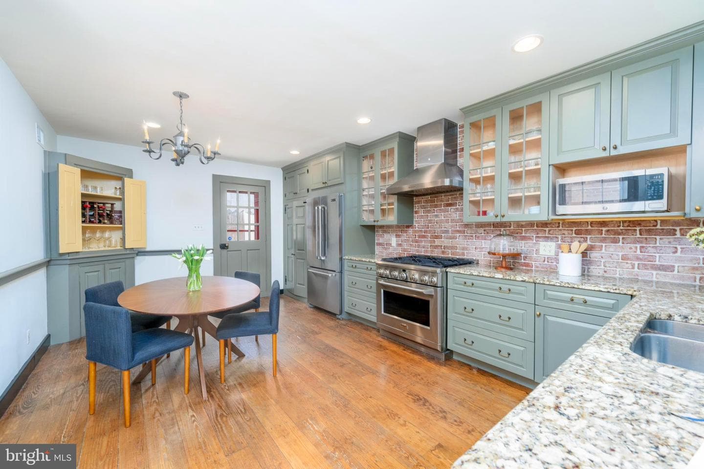 806 S Ann Street photo 3