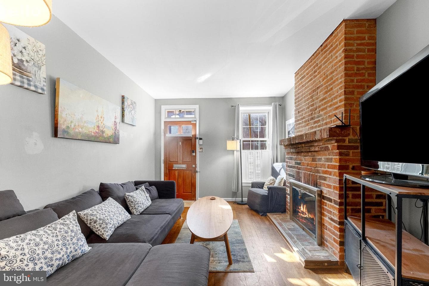 1048 W Barre Street photo 3