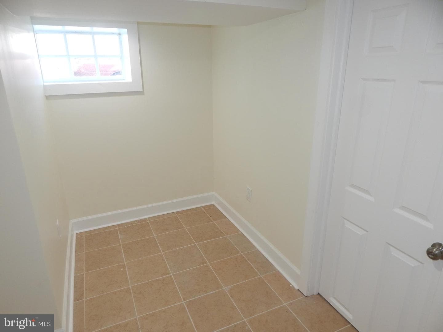 3042 E Monument Street photo 43