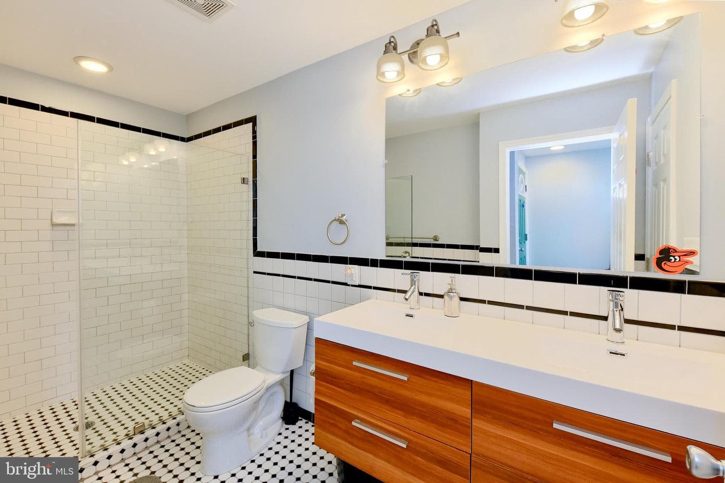 1436 N Bond Street photo 26