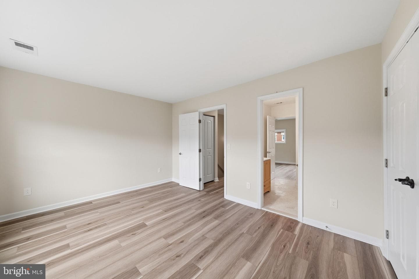 207 Roundhouse Court photo 16