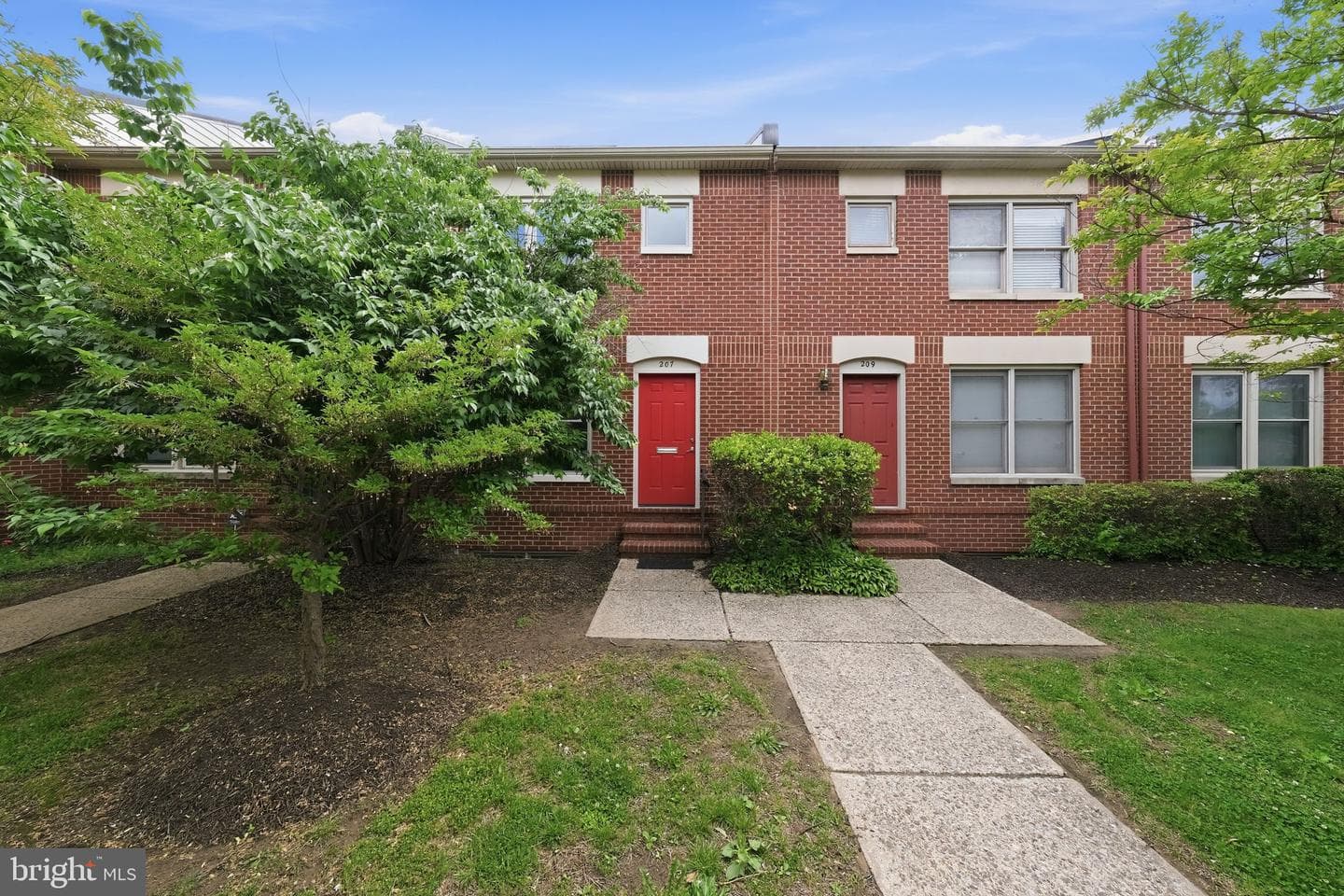207 Roundhouse Court photo 2