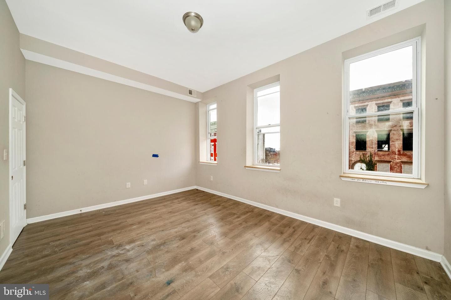 1014 W Lanvale Street photo 25