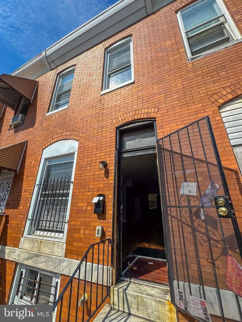 604 N Curley St photo 9