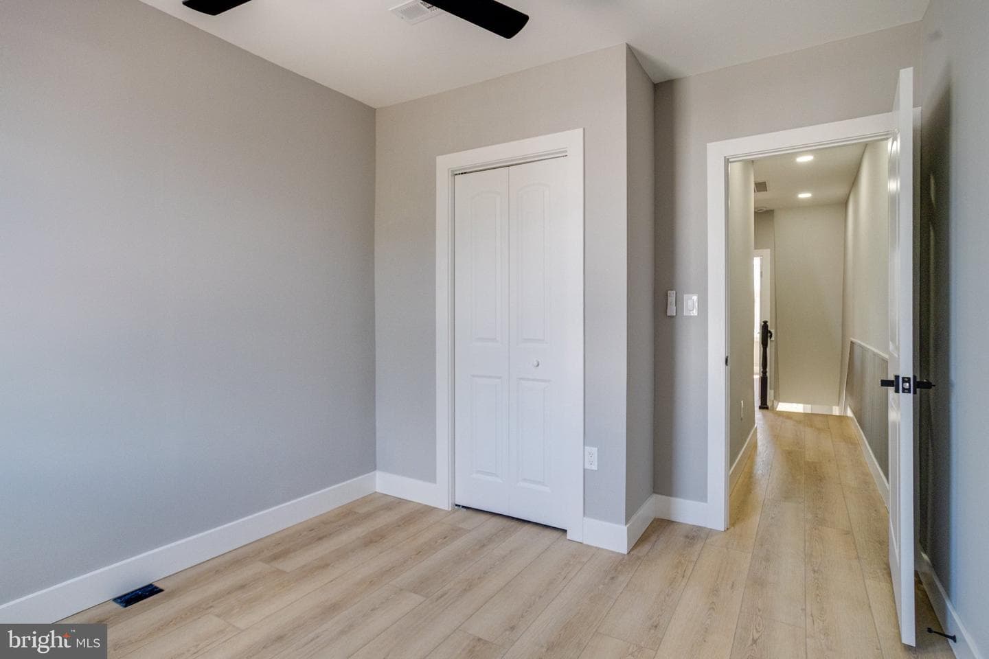 2842 Mayfield Avenue photo 30