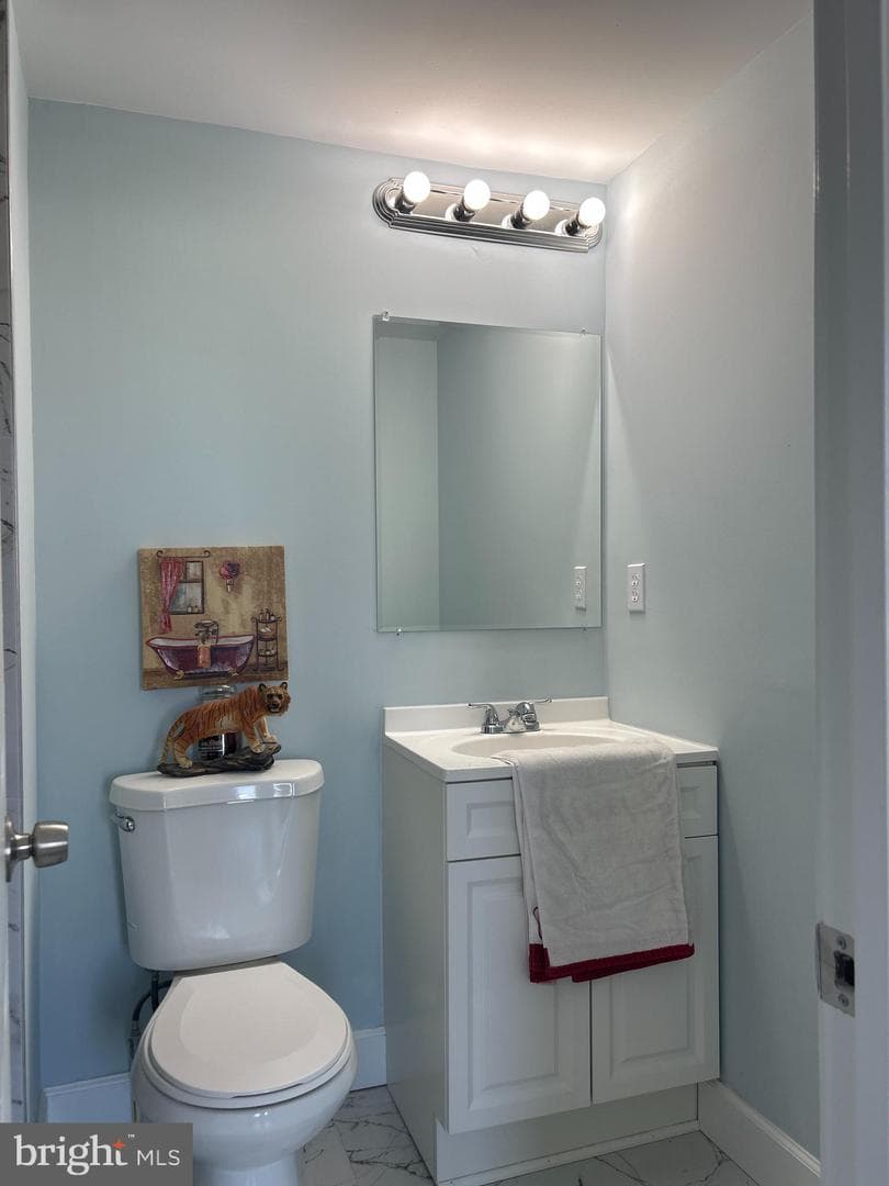 2033 N Fulton photo 16