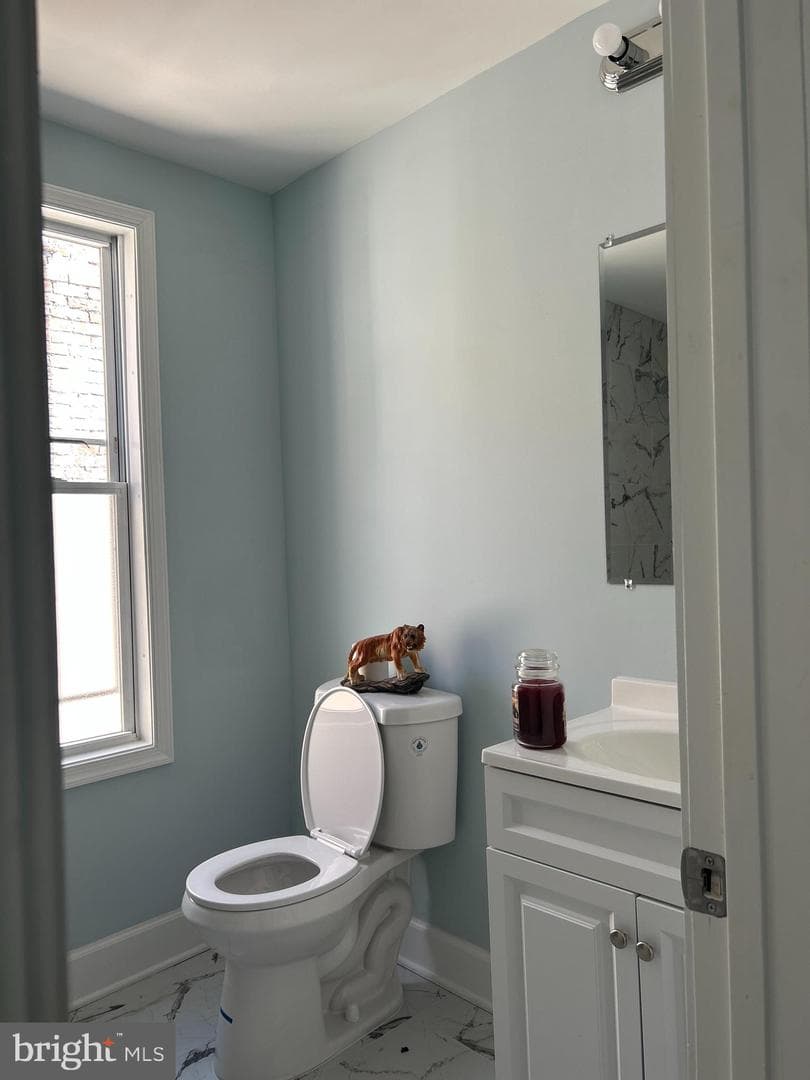 2033 N Fulton photo 22