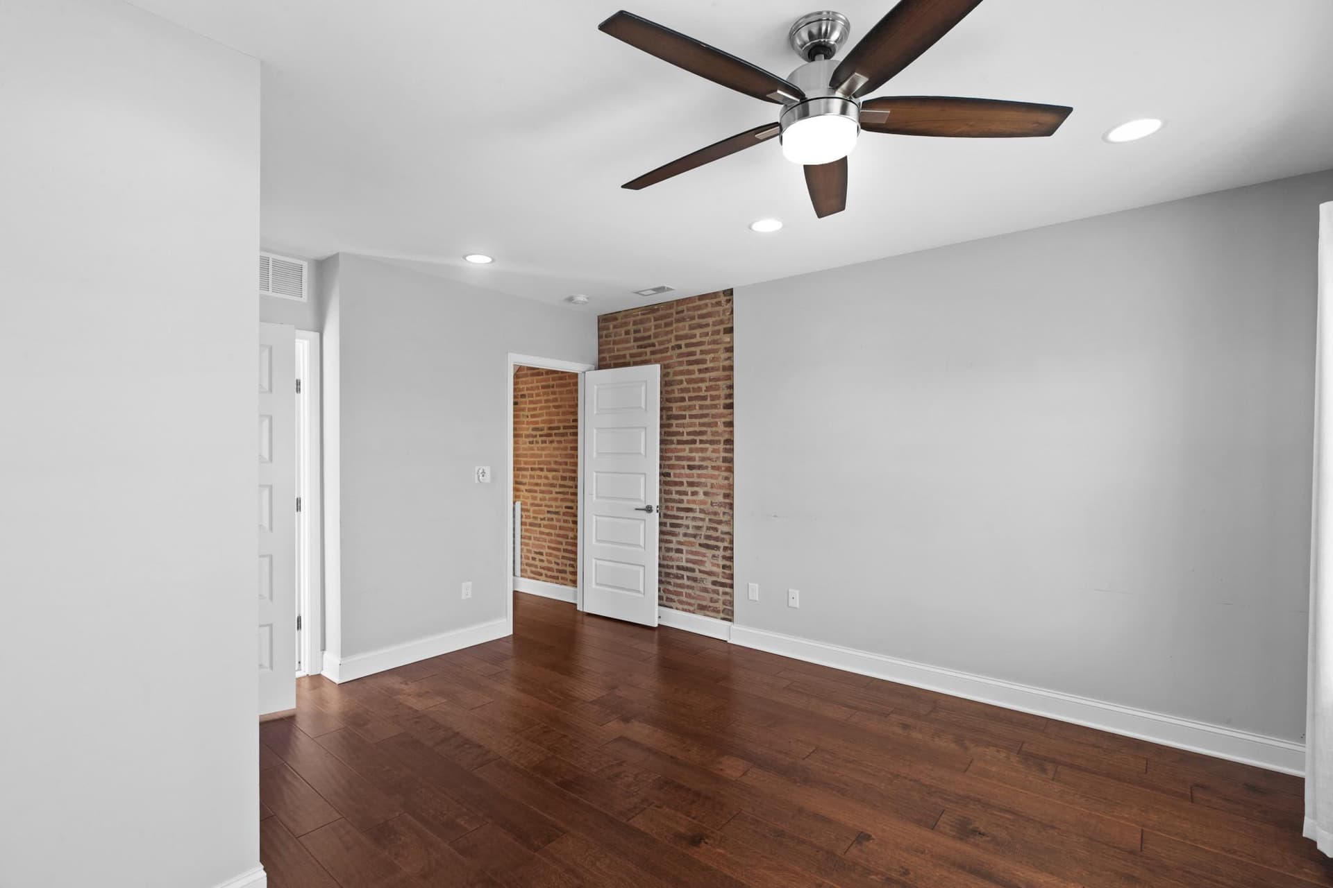 2818 E Baltimore St photo 35