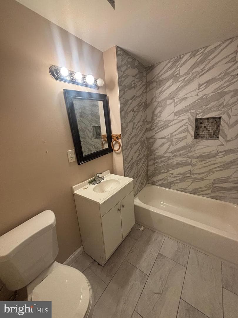 2328 E Madison Street photo 10