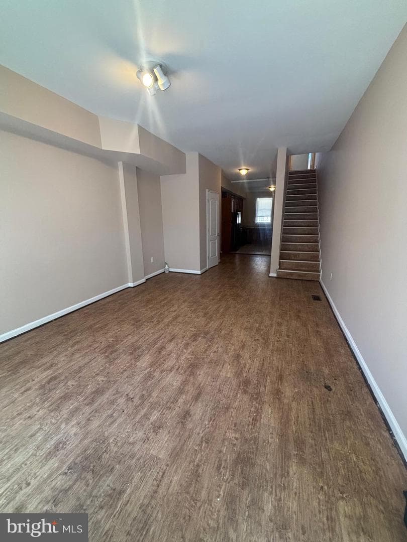 2328 E Madison Street photo 4
