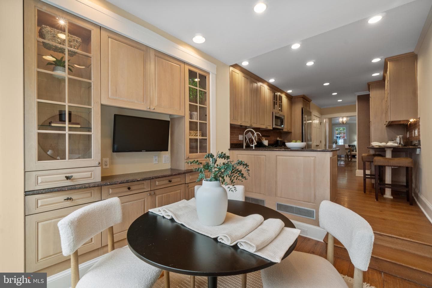 832 William Street photo 13