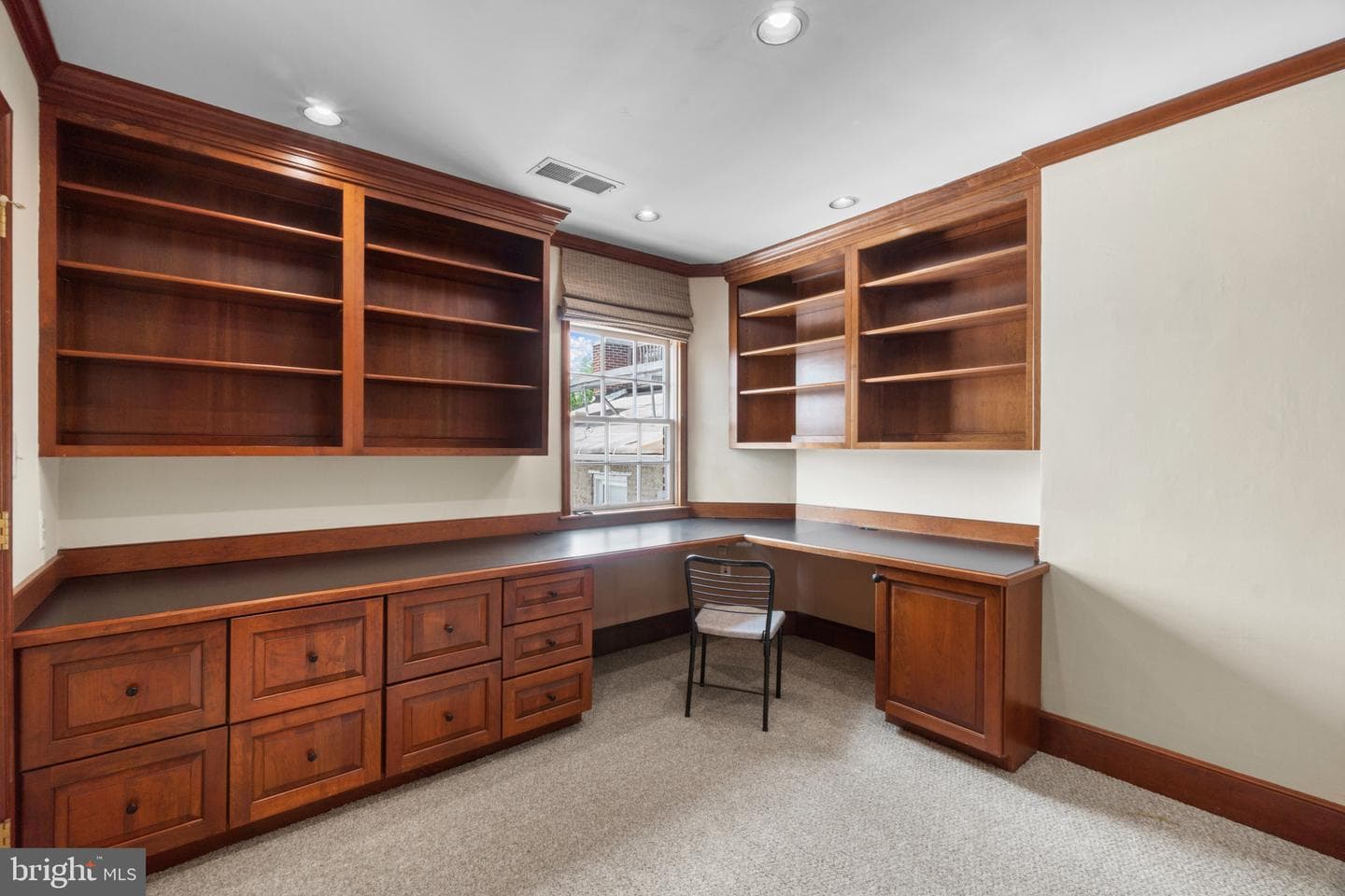 832 William Street photo 27