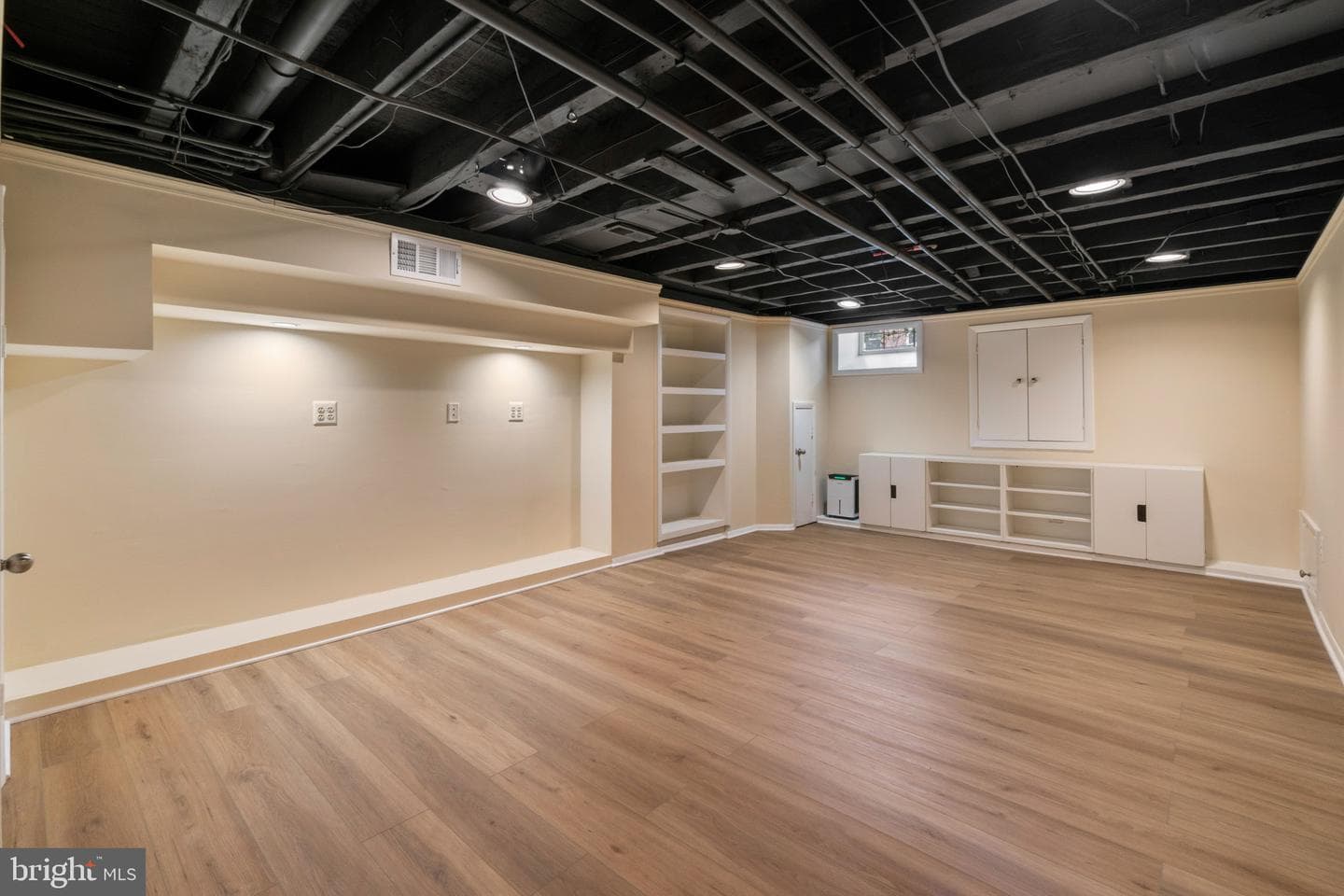 832 William Street photo 28