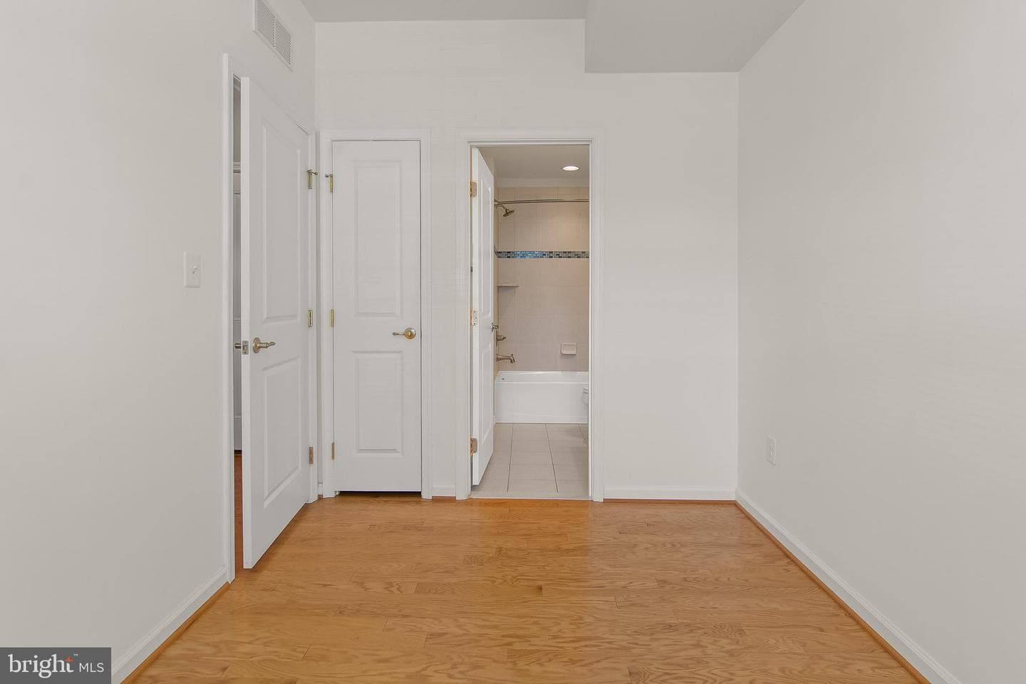 909 S Macon St photo 30