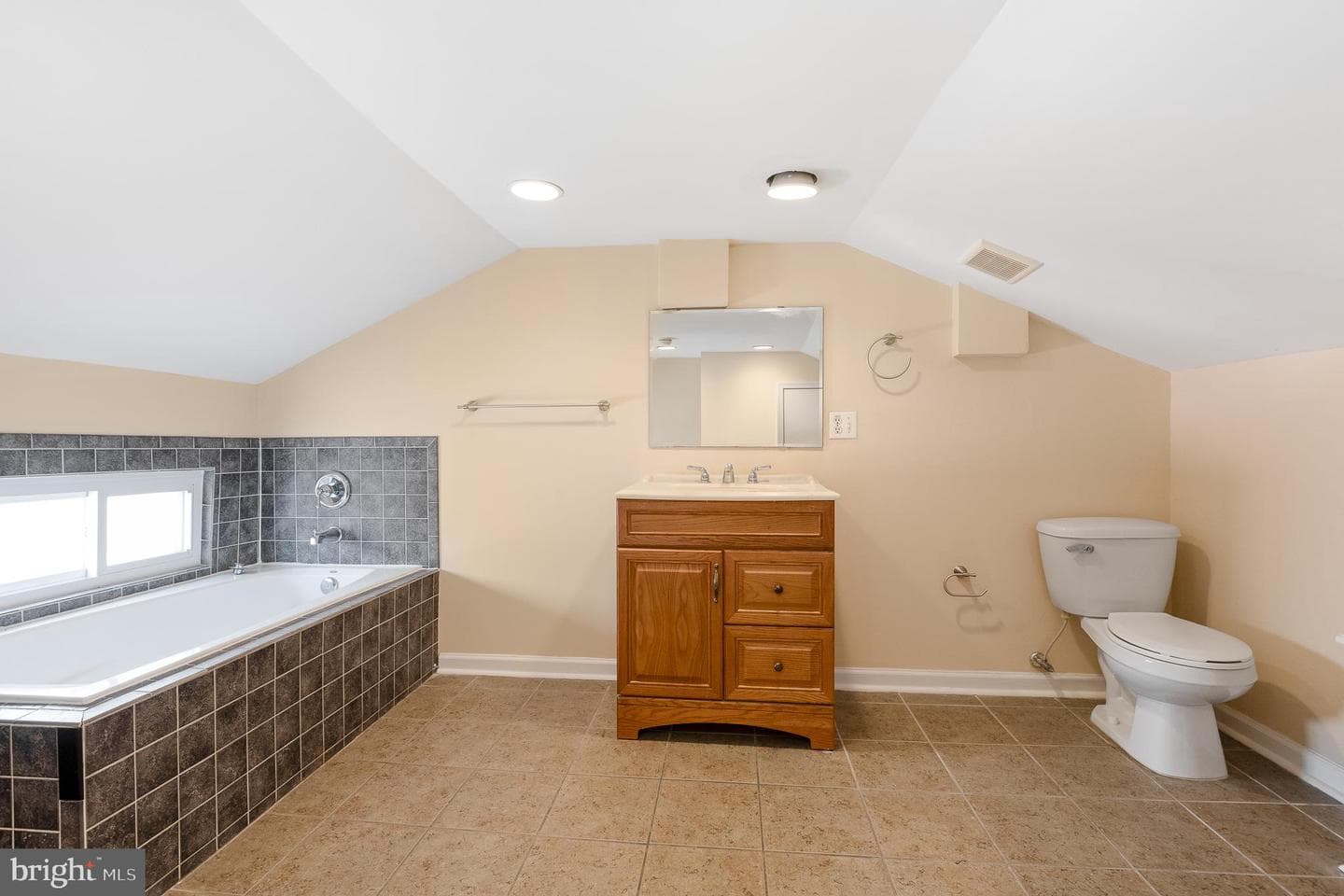 1123 W Lombard Street photo 33