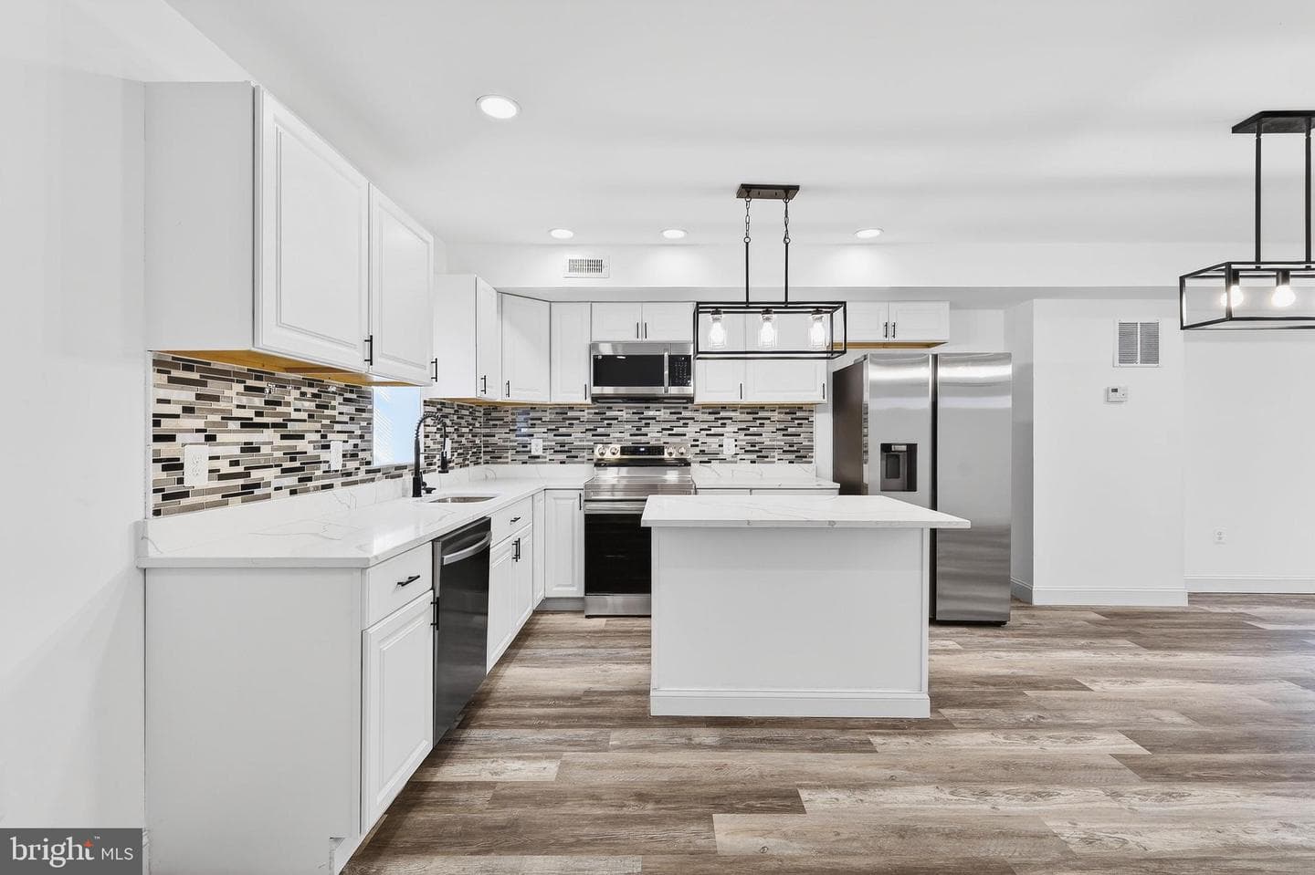 2500 W Franklin Street photo 9