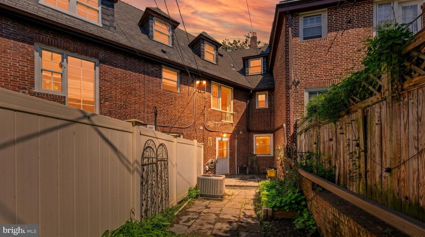 407 Bretton Place photo 55