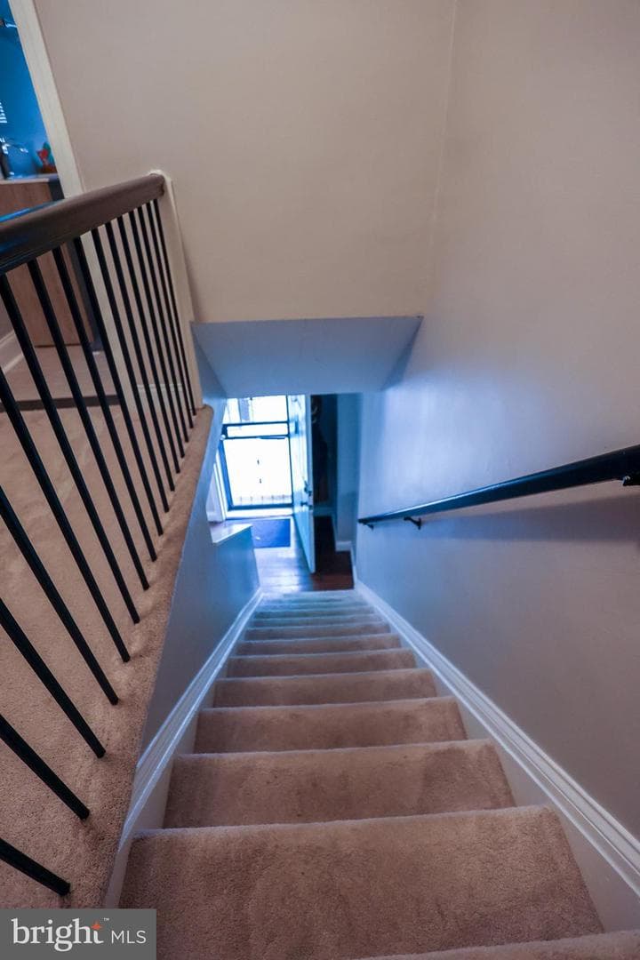910 Dartmouth Road photo 31