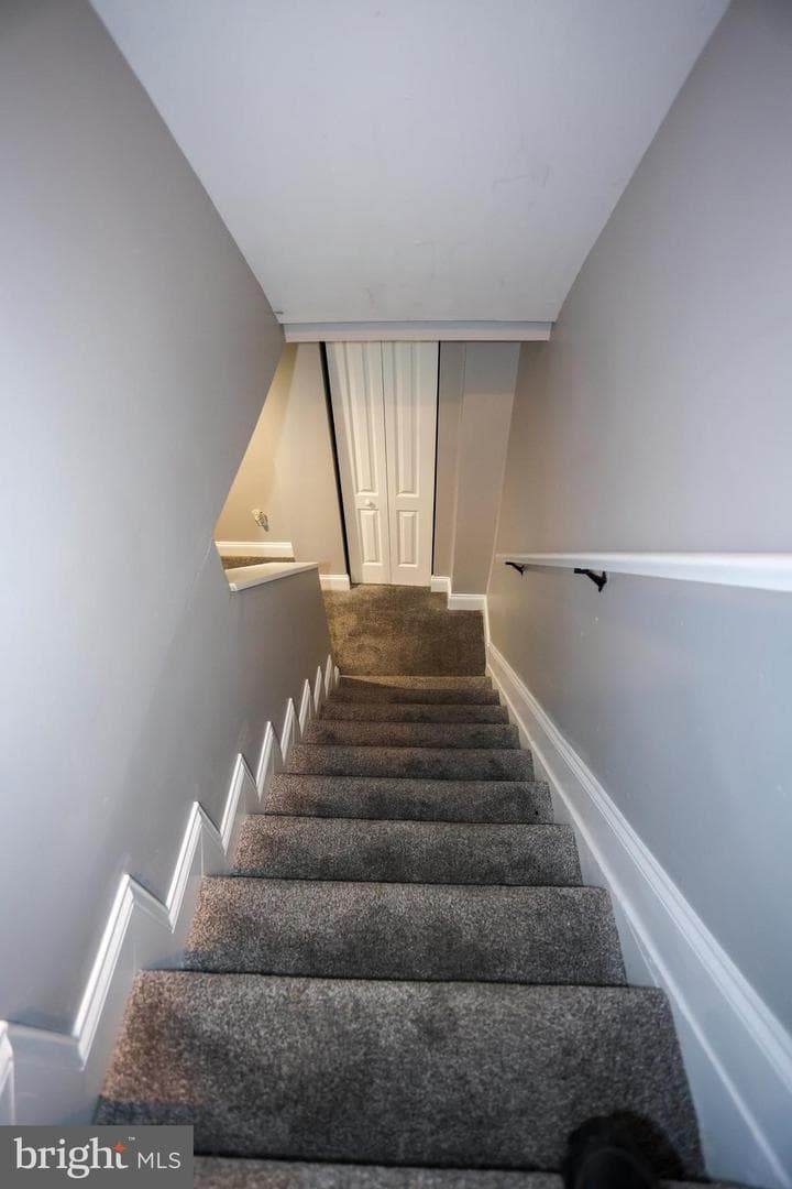 910 Dartmouth Road photo 32