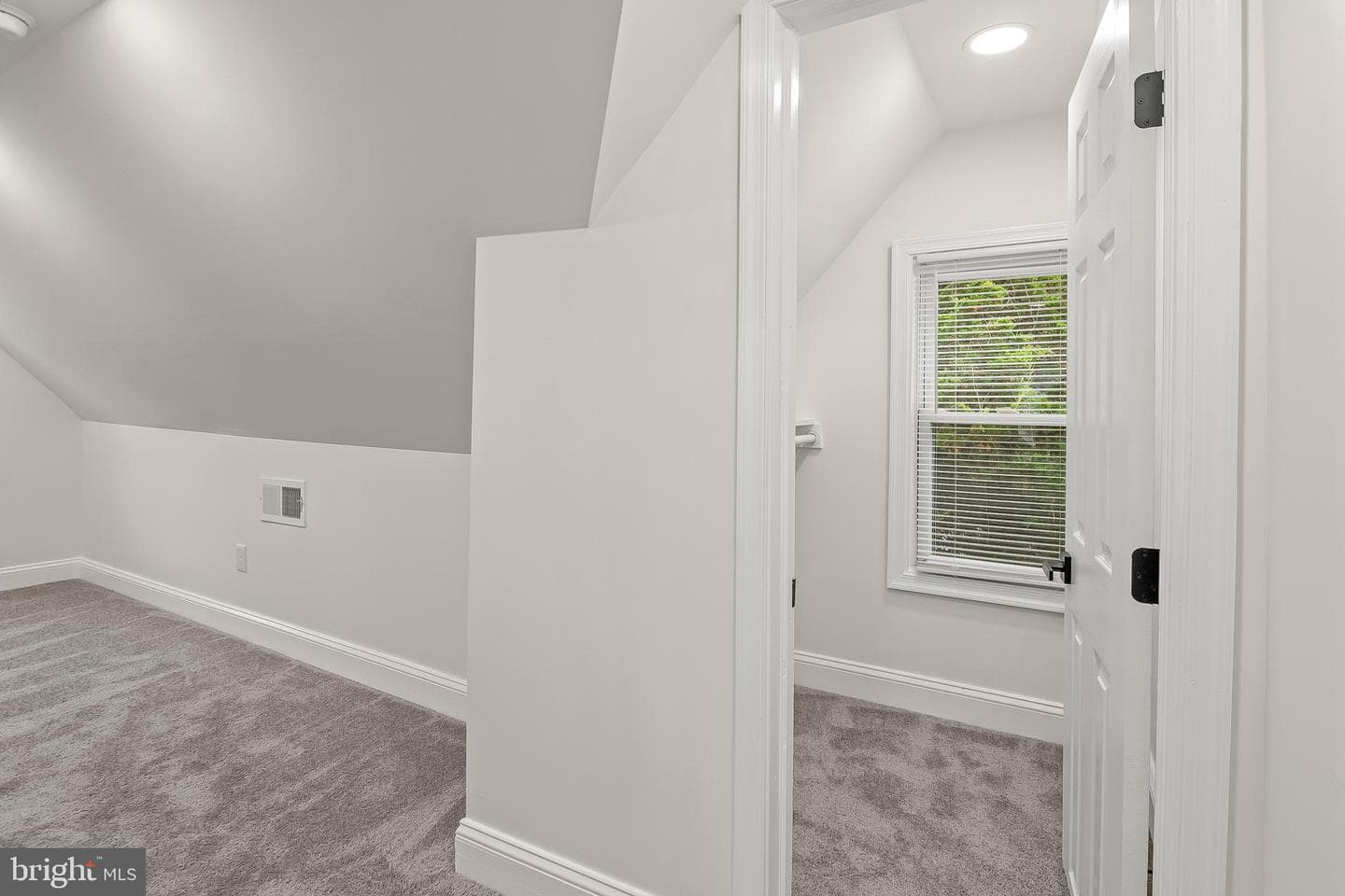 605 Woodbourne Avenue photo 33