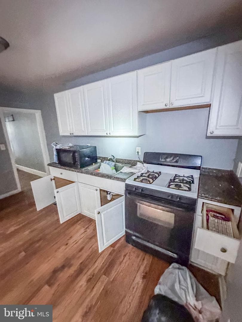 1733 N Bond Street photo 5