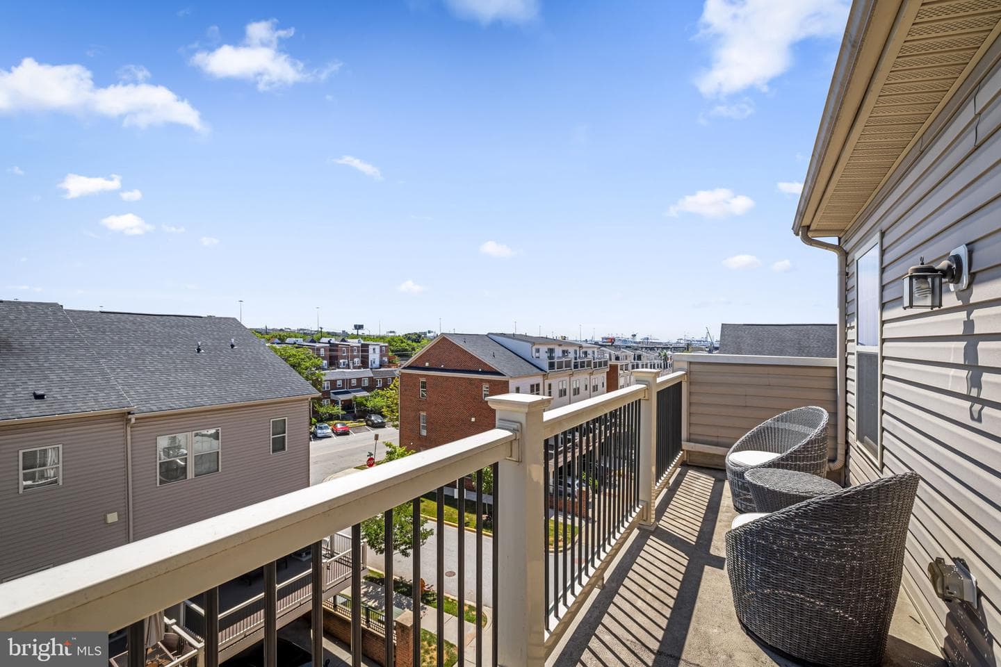 4662 Hudson Street photo 38