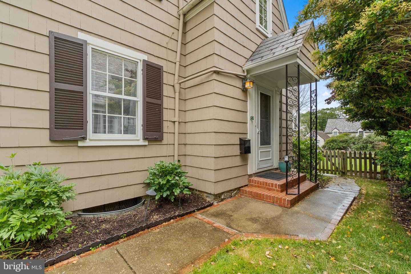 322 Saint Dunstans Road photo 32