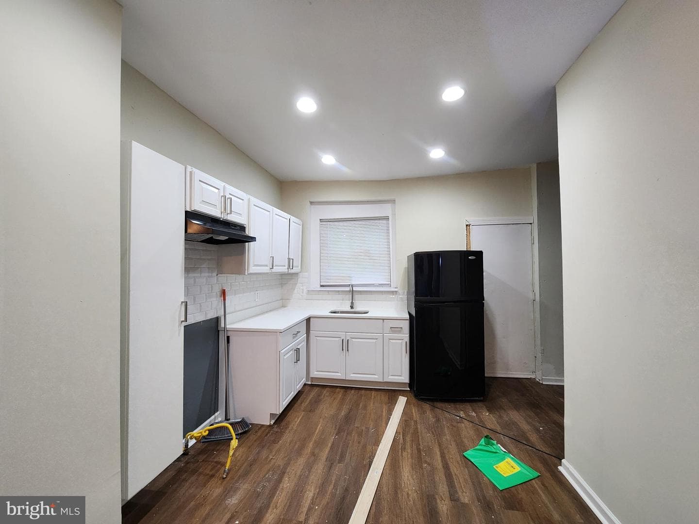 2557 W Baltimore Street photo 8