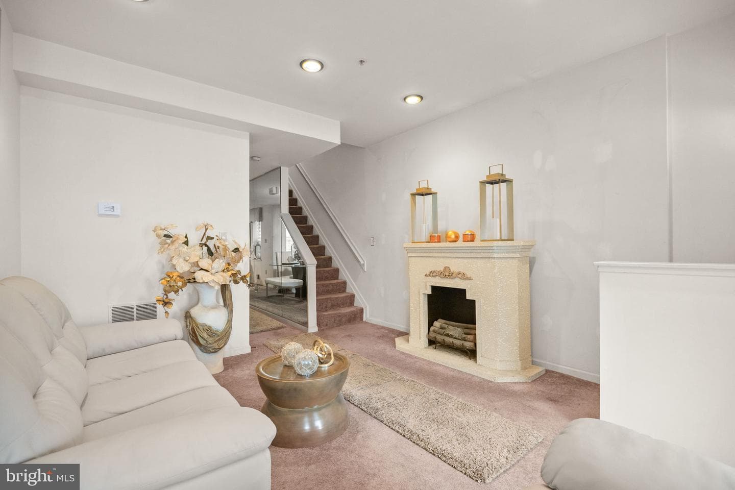 710 E Biddle Street photo 4