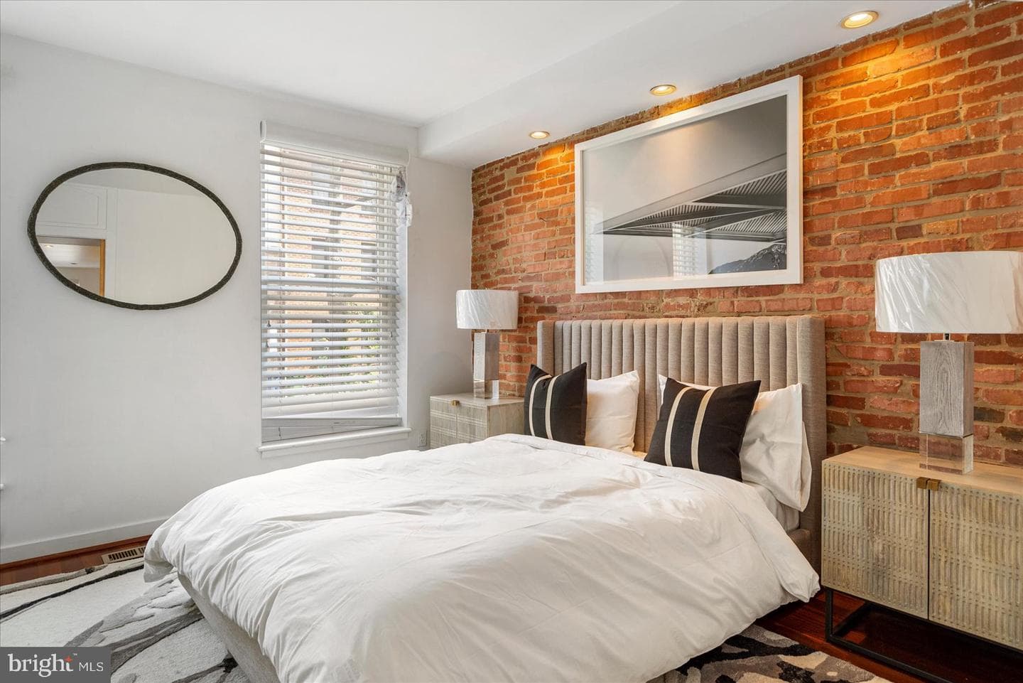 2125 Cambridge photo 14