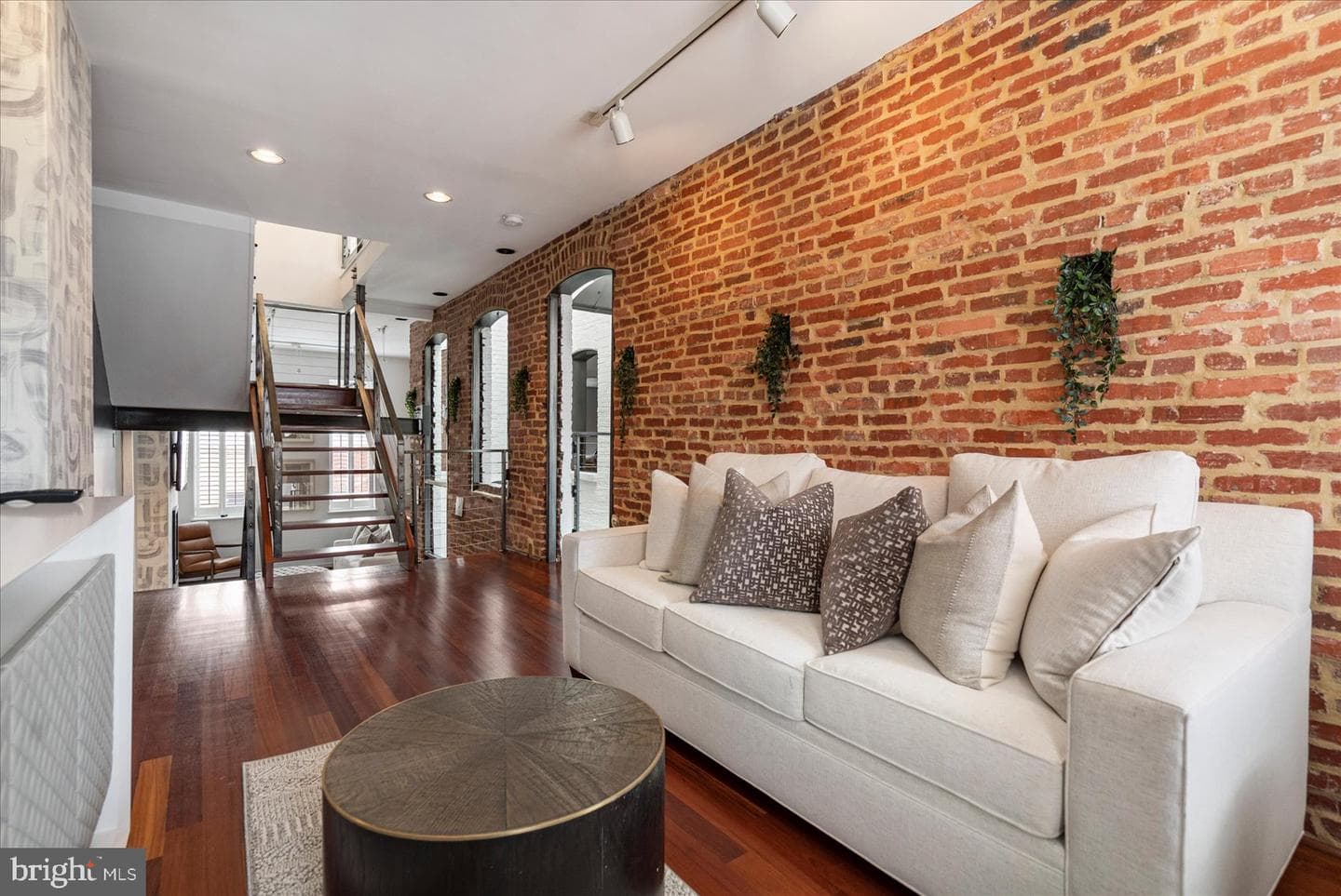 2125 Cambridge photo 35