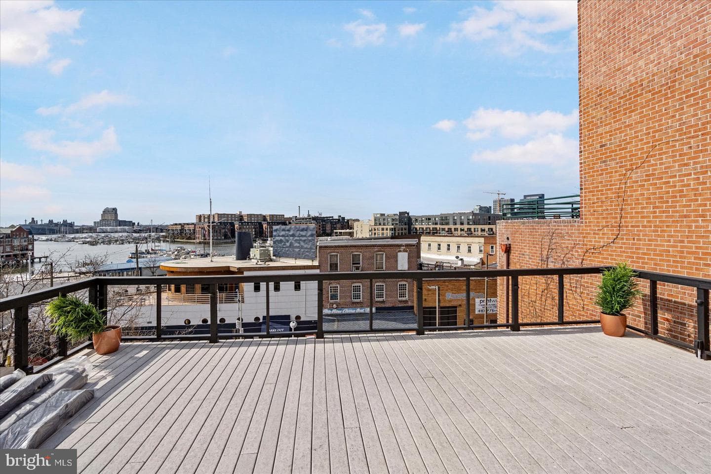 2125 Cambridge photo 49