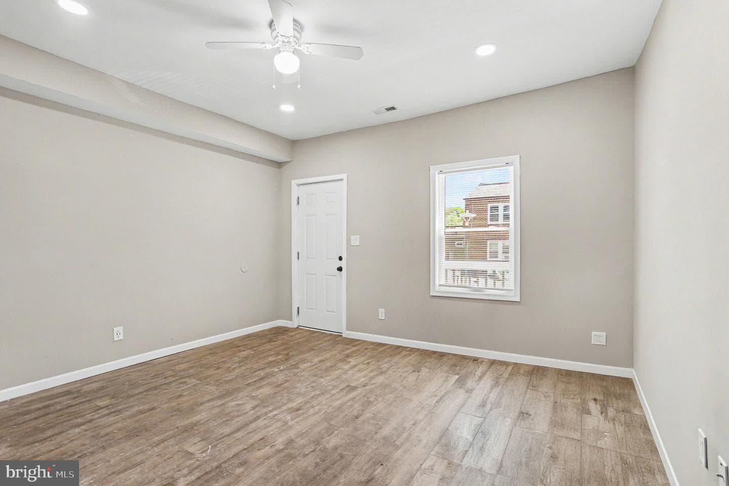 2642 Kennedy Avenue photo 3