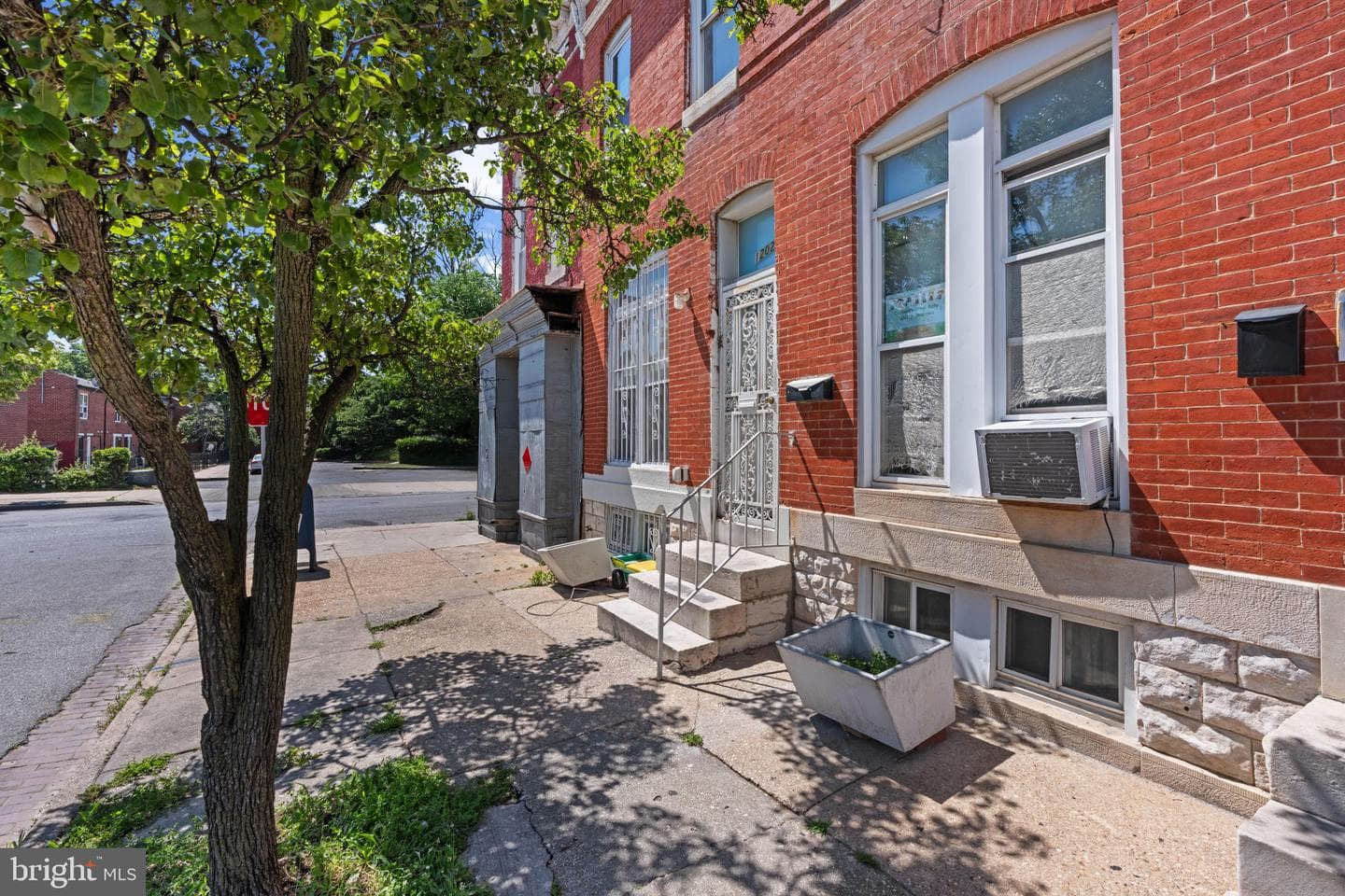 1202 E Lafayette Avenue photo 3