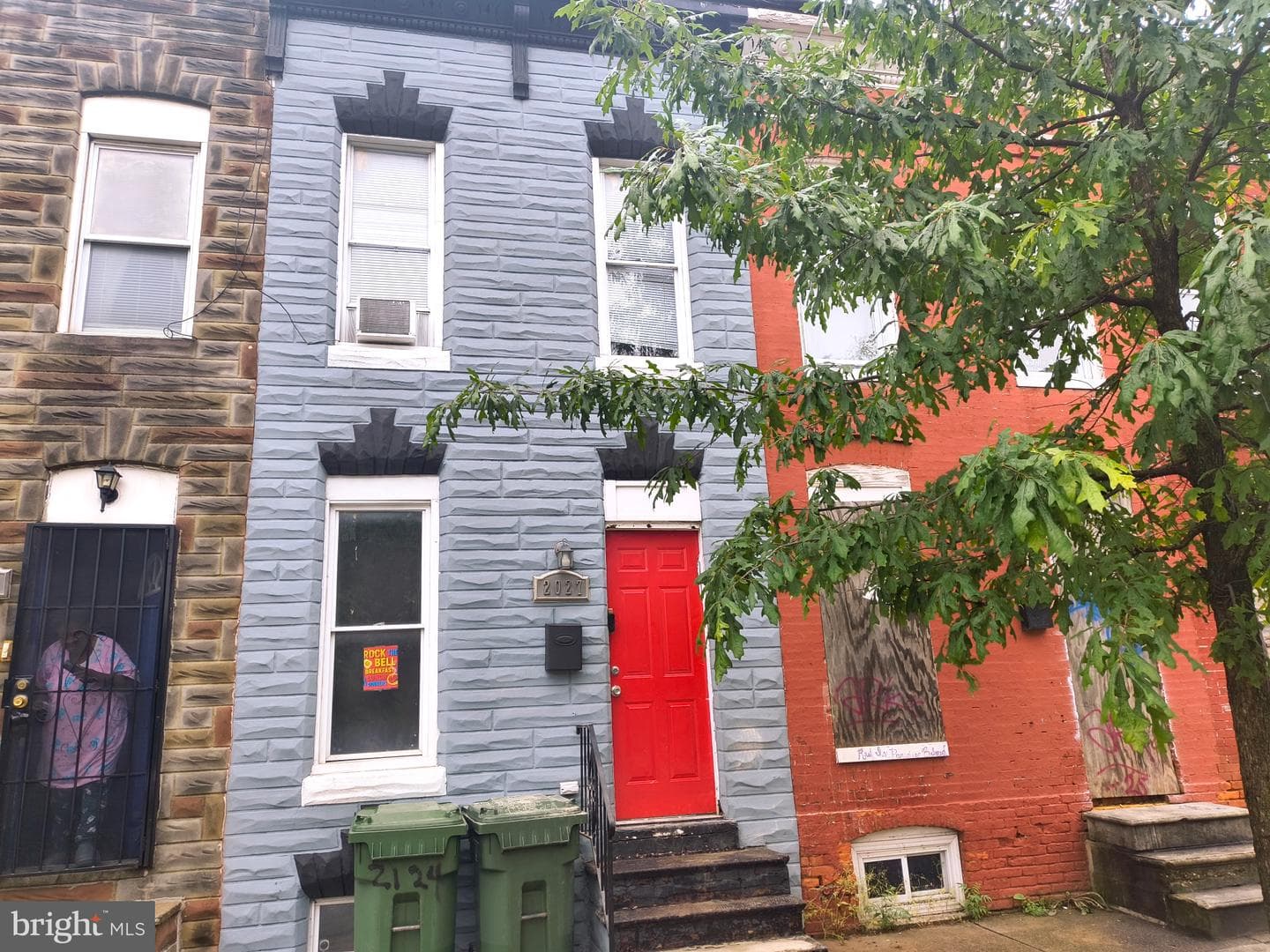 2027 Ashton St photo 1
