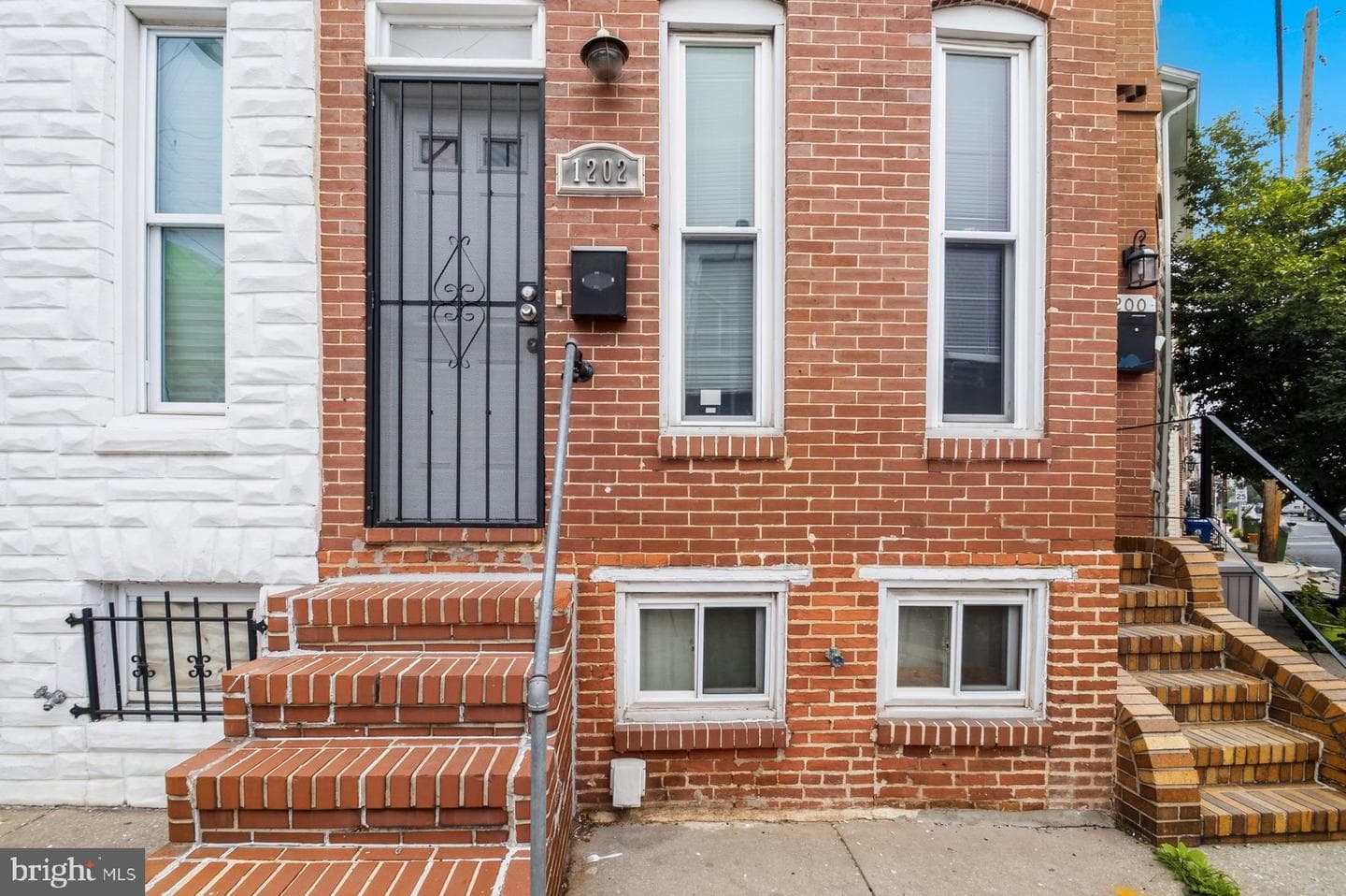 1202 W Cross Street photo 4