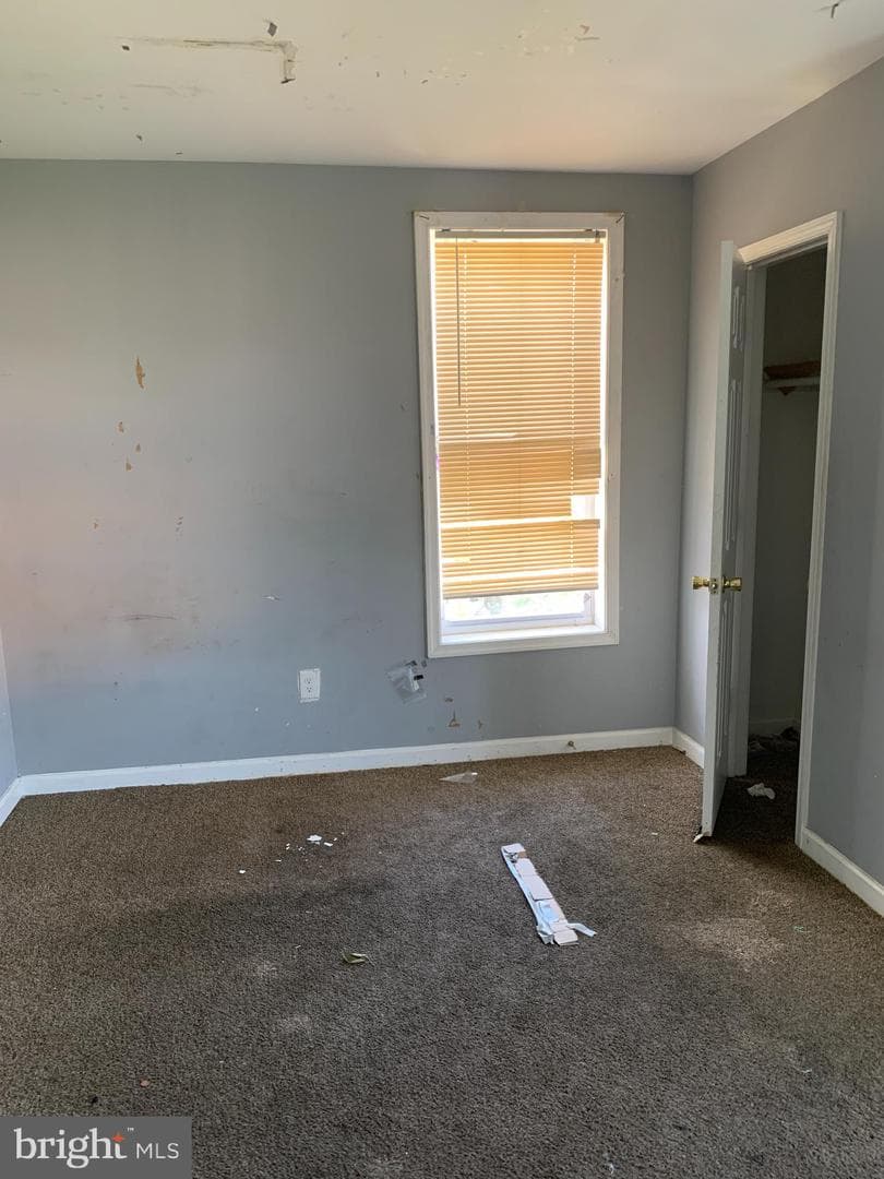 1122 N Montford Avenue photo 10