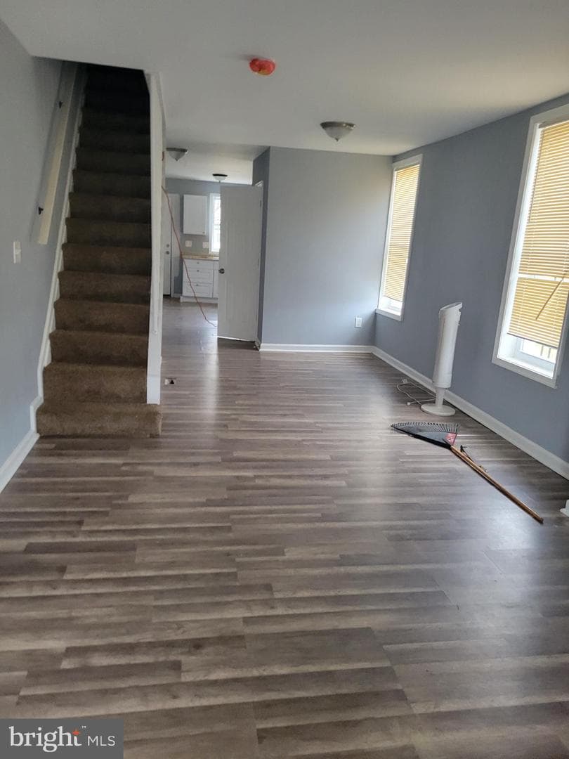 1122 N Montford Avenue photo 3