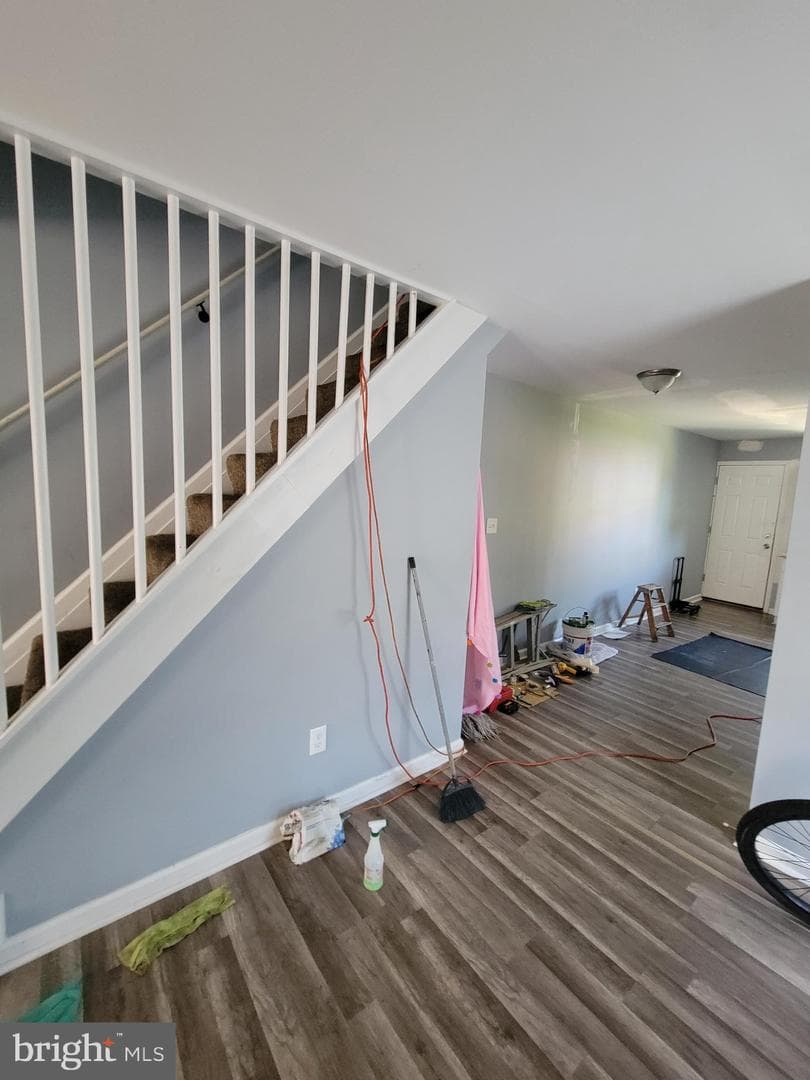 1122 N Montford Avenue photo 6