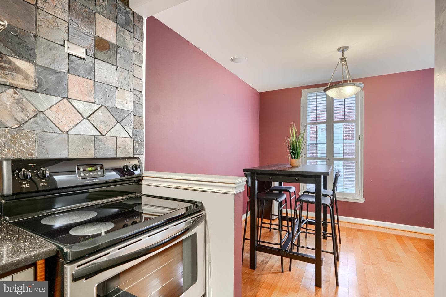 624 Jasper Street photo 8