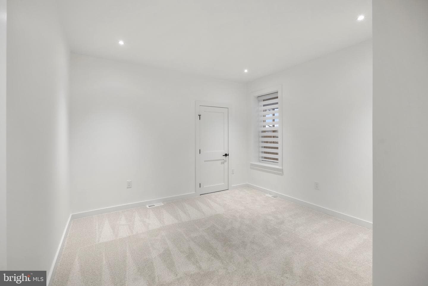 828 Chauncey Avenue photo 32
